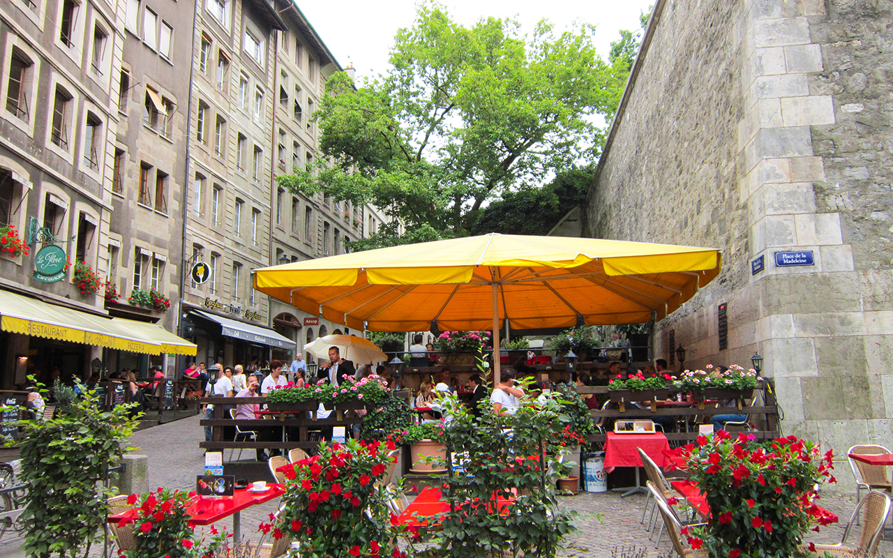 The image from Place du Bourg de Four